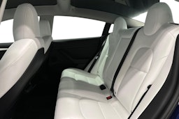 sininen Tesla Model 3 2022 kuva 10.