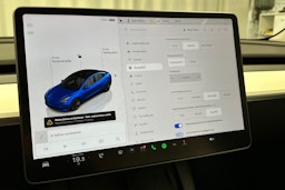 sininen Tesla Model 3 2022 kuva 23.