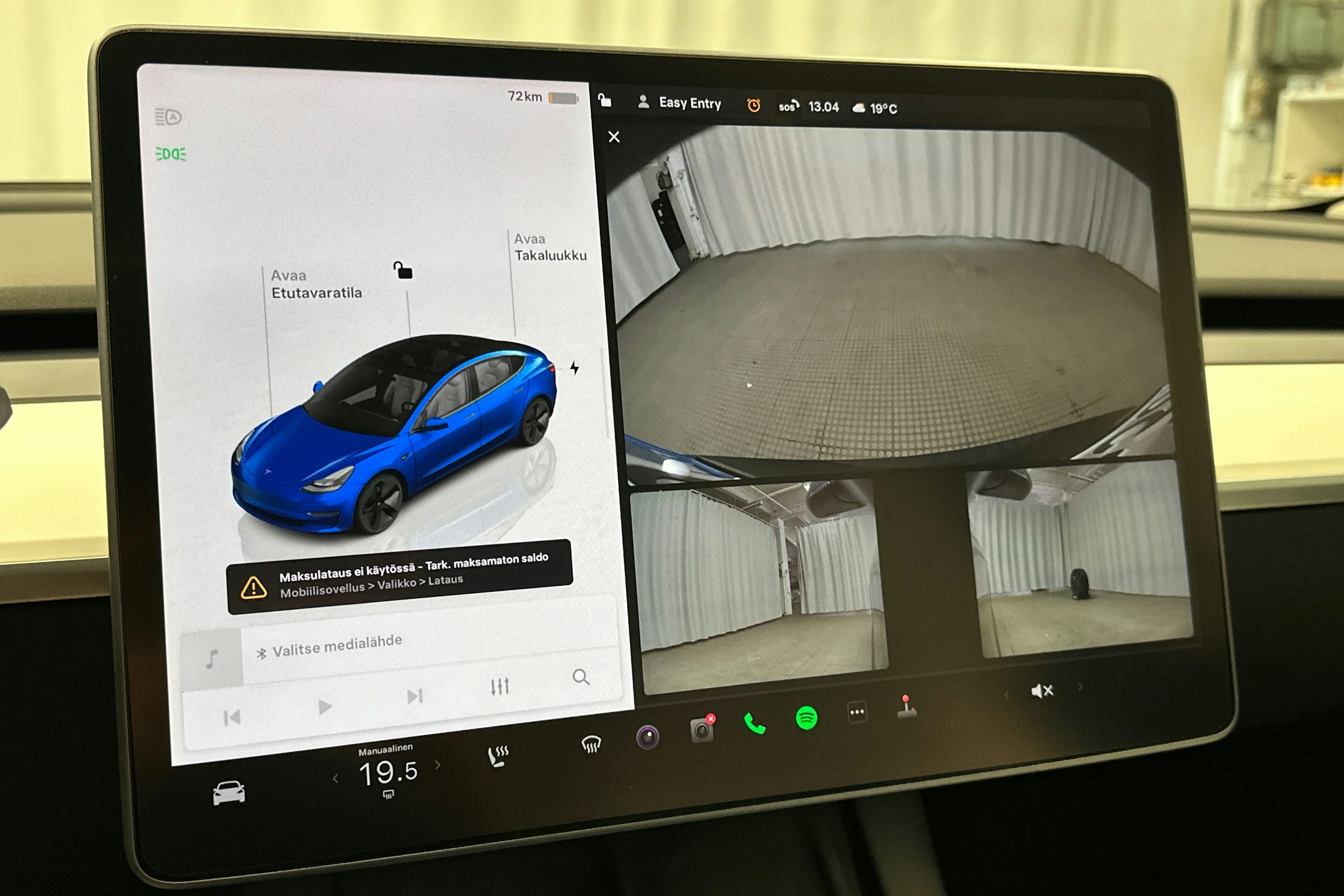 sininen Tesla Model 3 2022 kuva 27.