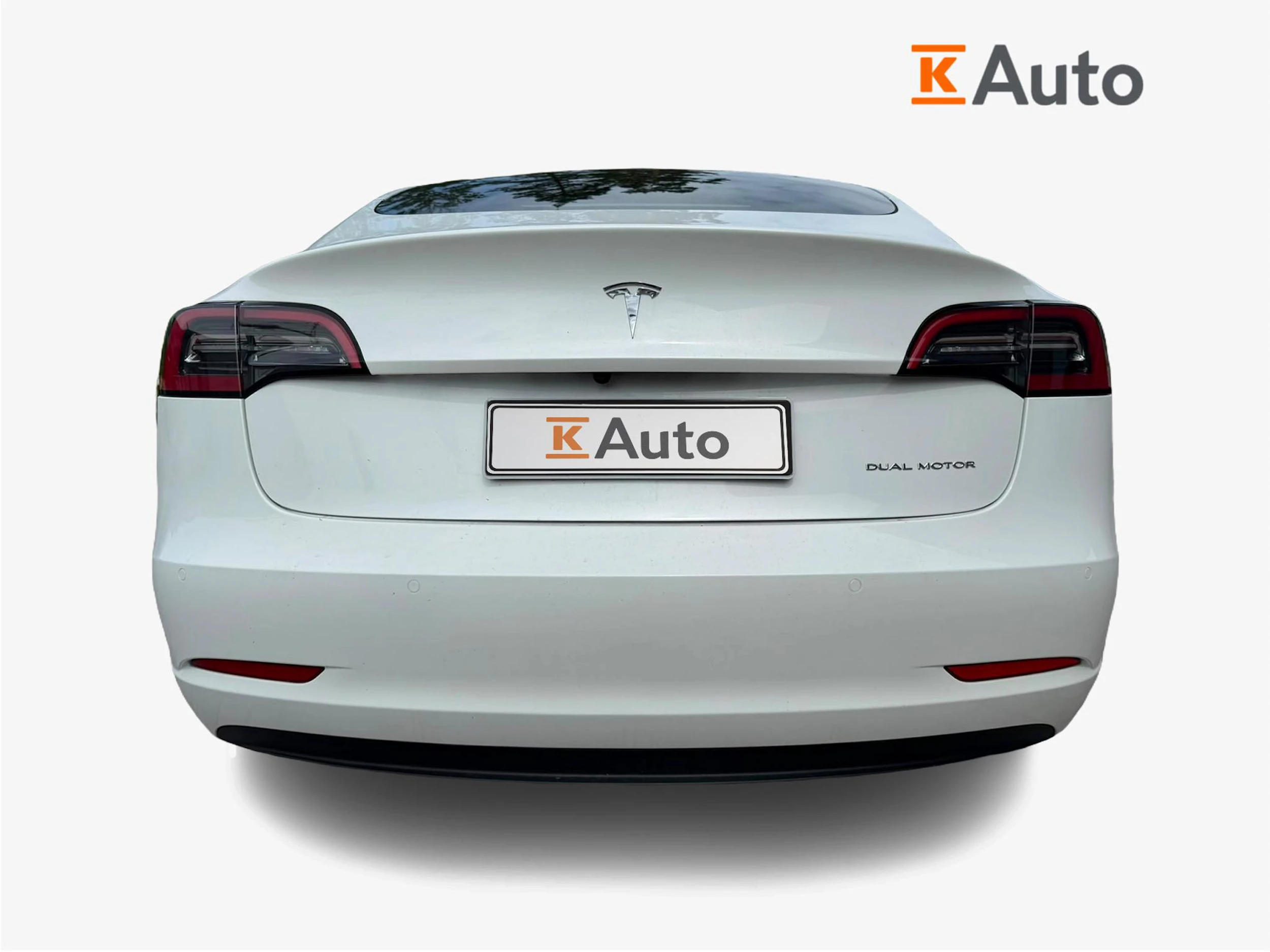 valkoinen Tesla Model 3 2022 kuva 3.