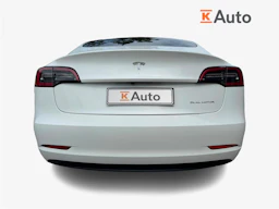 valkoinen Tesla Model 3 2022 kuva 3.