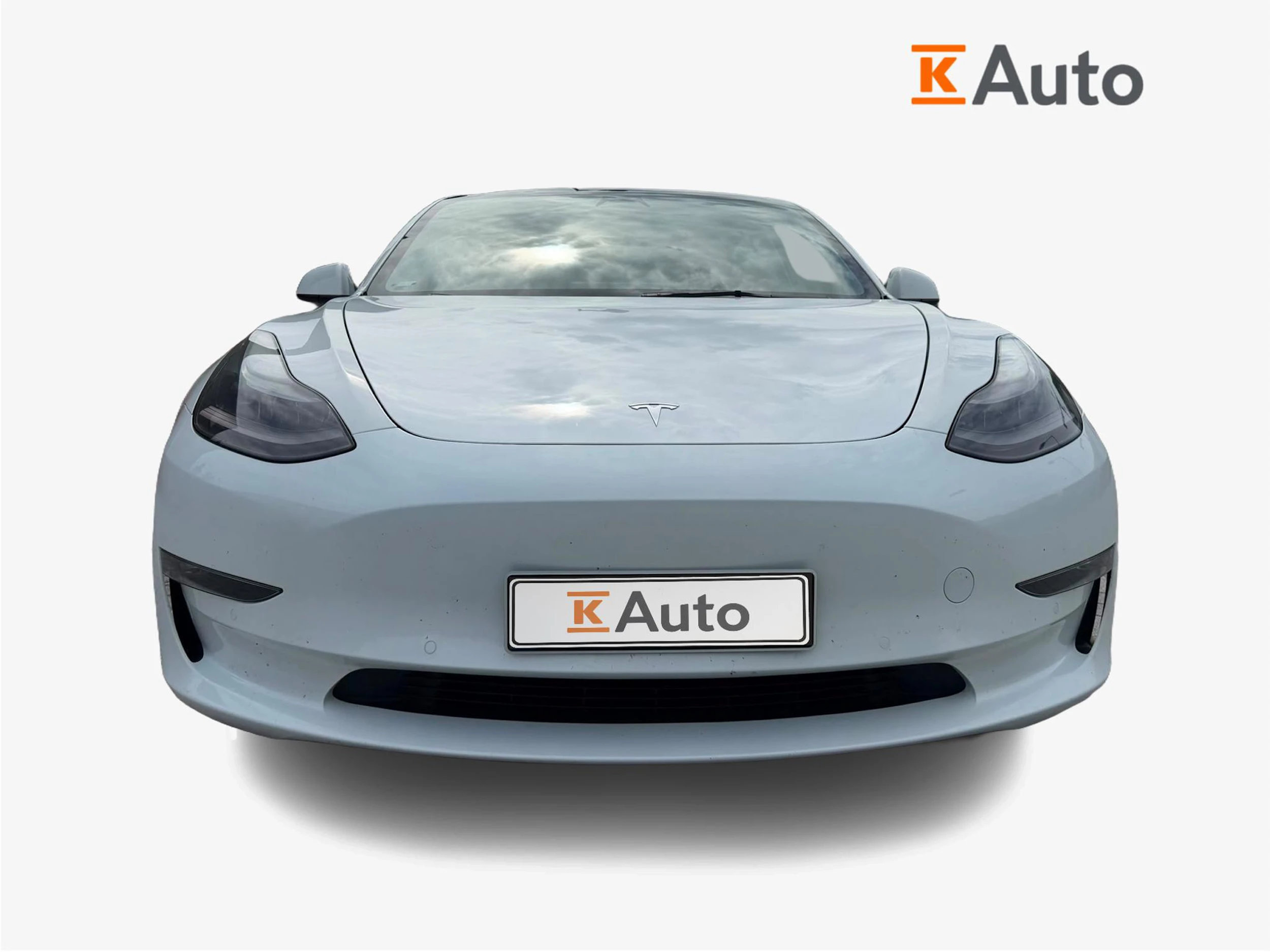 valkoinen Tesla Model 3 2022 kuva 4.