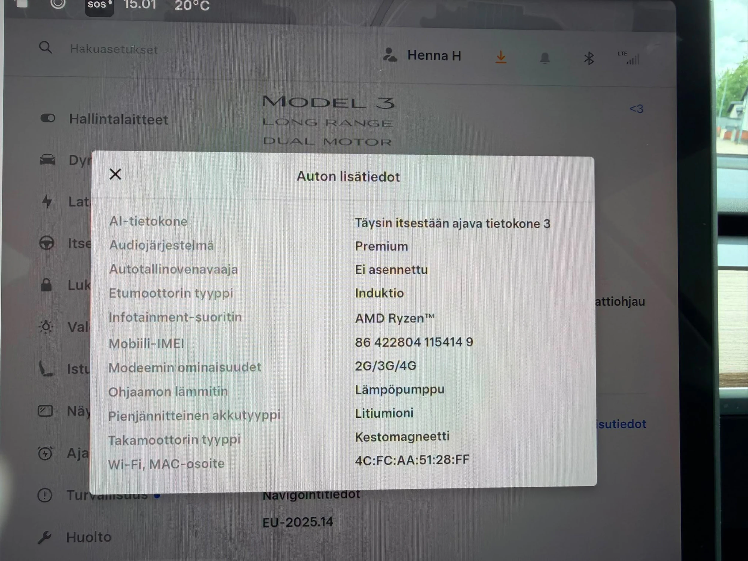 valkoinen Tesla Model 3 2022 kuva 10.
