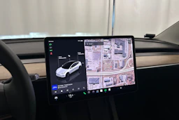 valkoinen Tesla Model 3 2022 kuva 12.