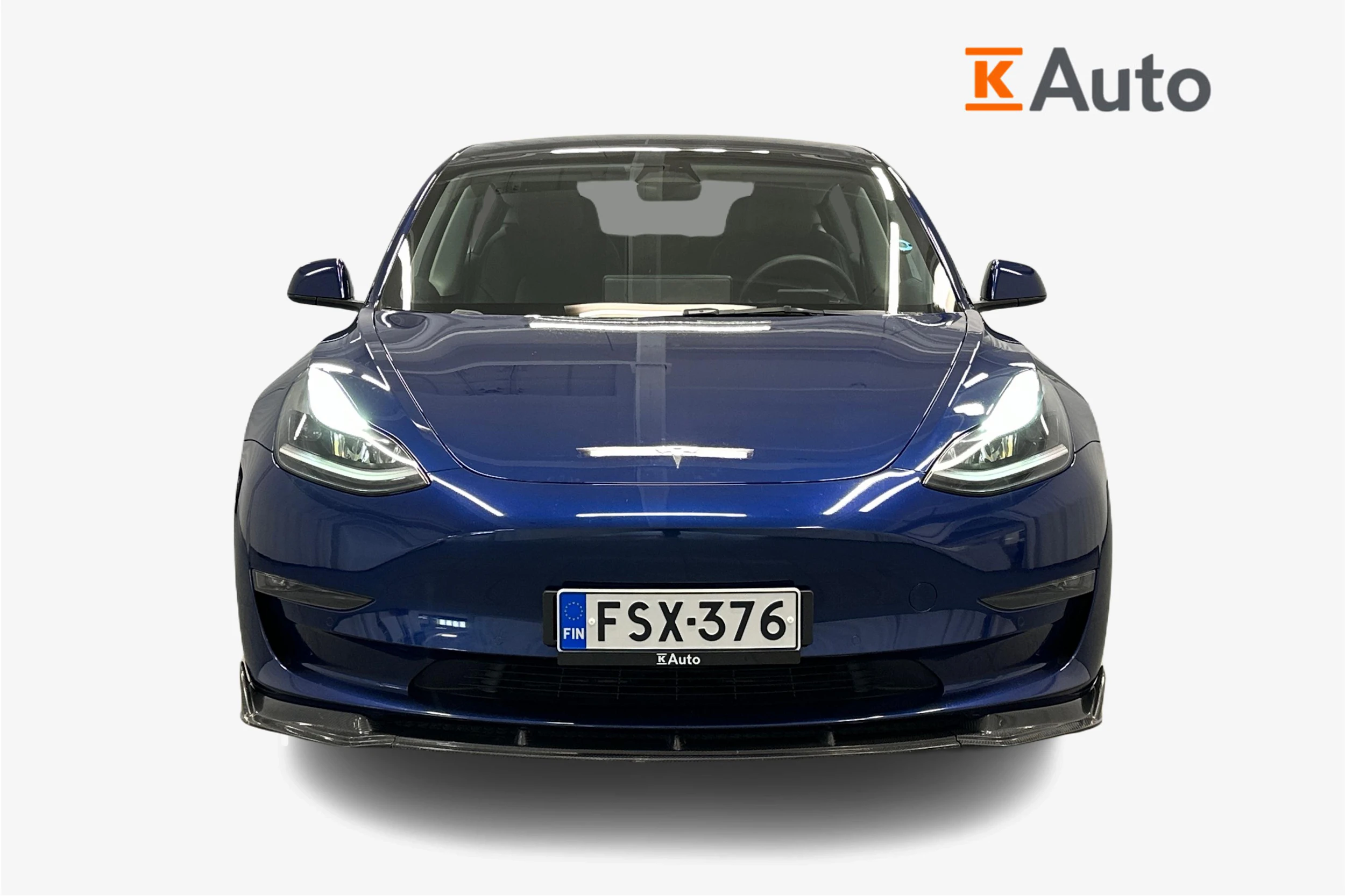 sininen Tesla Model 3 2022 kuva 5.