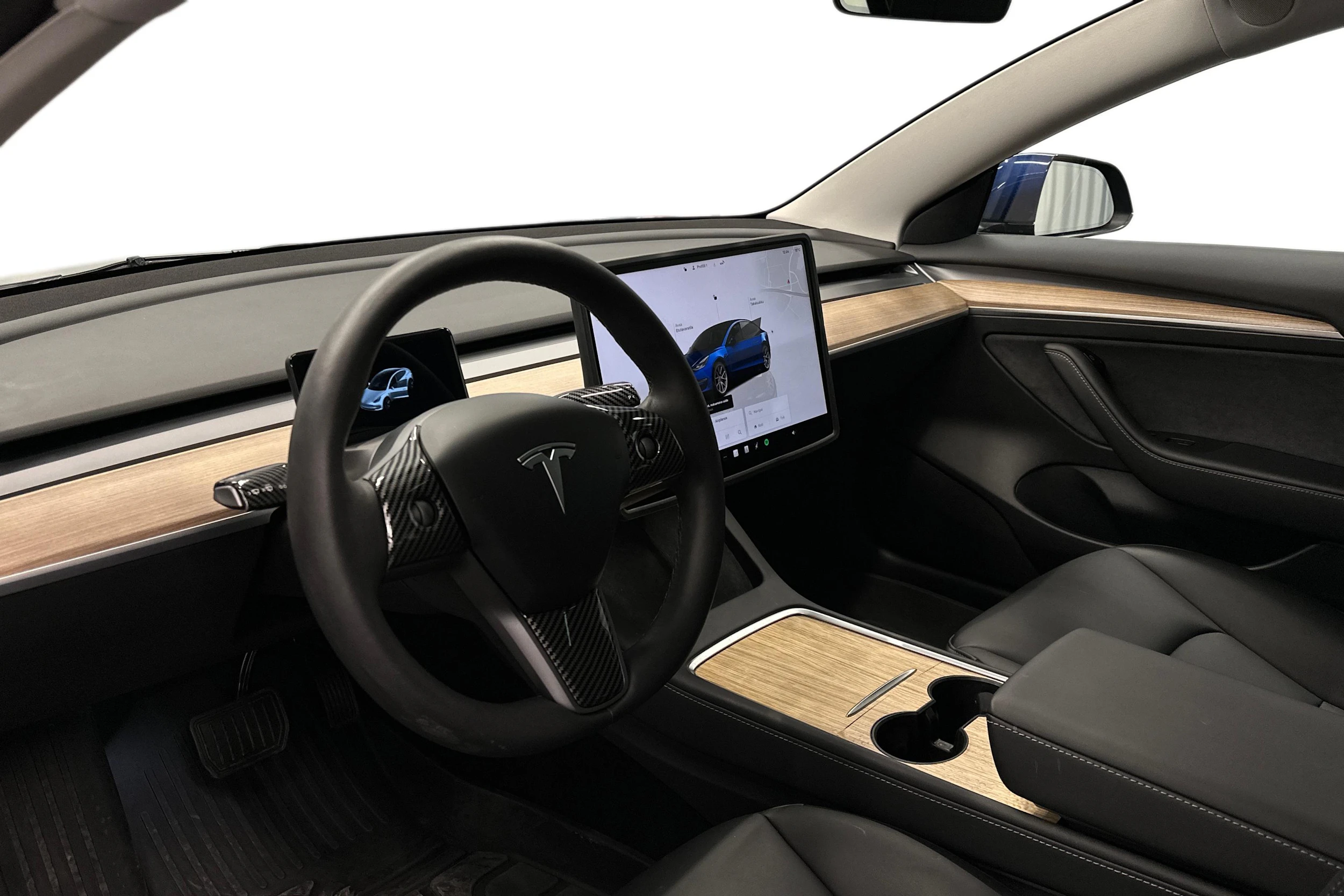 sininen Tesla Model 3 2022 kuva 8.