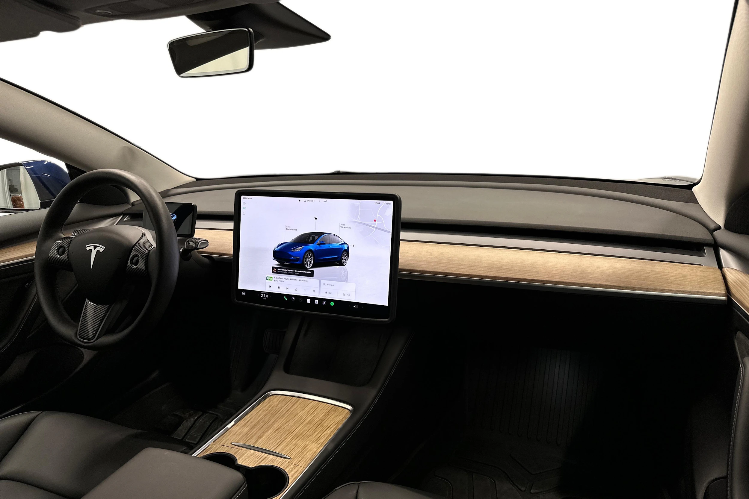 sininen Tesla Model 3 2022 kuva 9.
