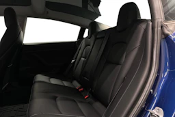 sininen Tesla Model 3 2022 kuva 11.