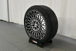 sininen Tesla Model 3 2022 kuva 13.