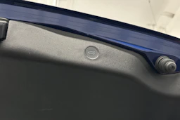 sininen Tesla Model 3 2022 kuva 16.