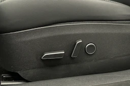 sininen Tesla Model 3 2022 kuva 18.