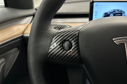 sininen Tesla Model 3 2022 kuva 20.