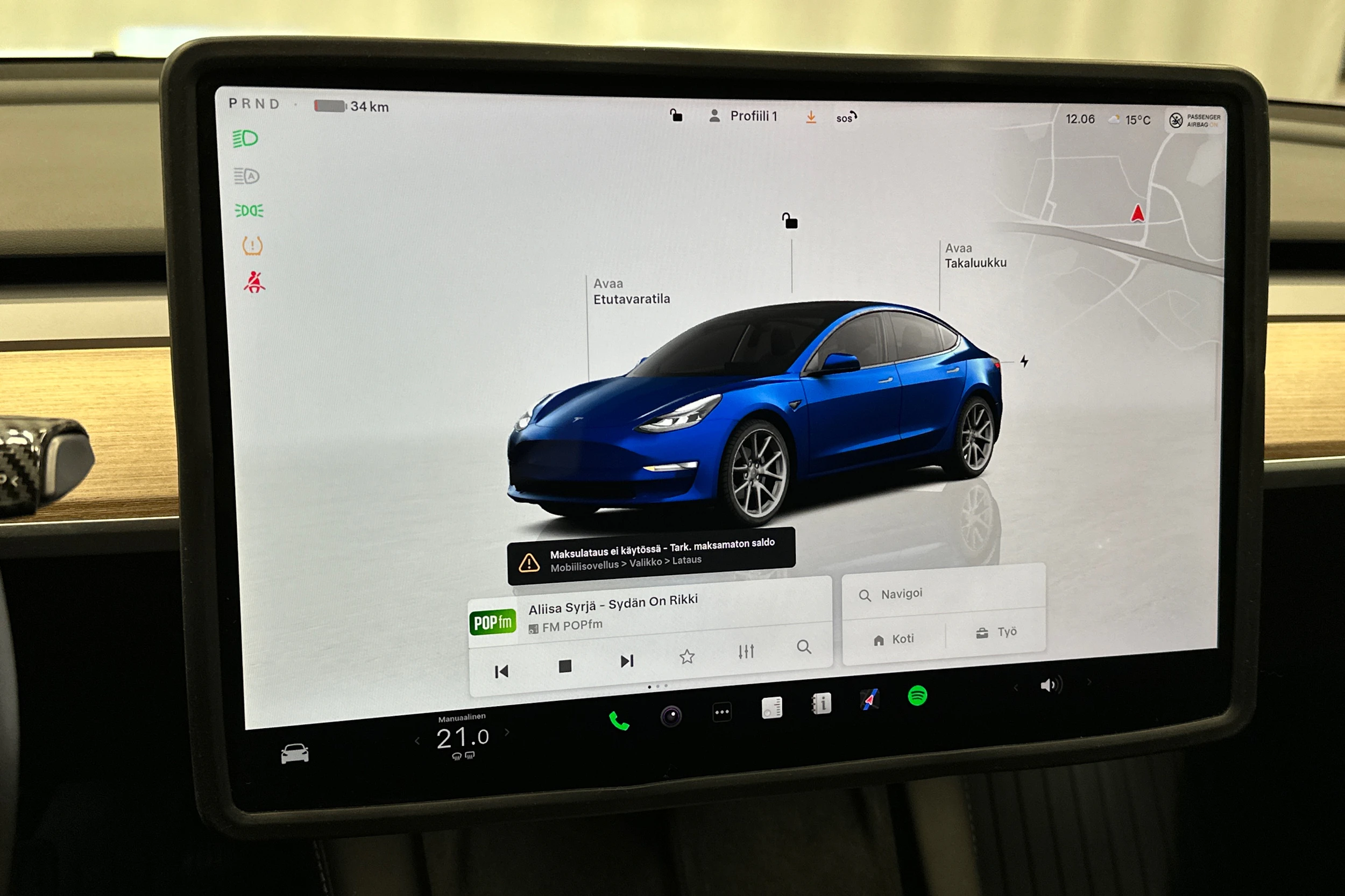 sininen Tesla Model 3 2022 kuva 23.