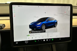 sininen Tesla Model 3 2022 kuva 23.