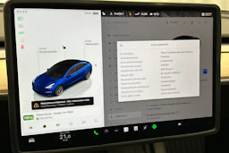 sininen Tesla Model 3 2022 kuva 24.