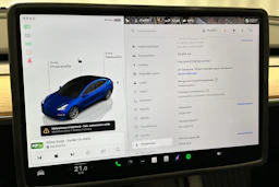 sininen Tesla Model 3 2022 kuva 25.