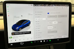 sininen Tesla Model 3 2022 kuva 27.