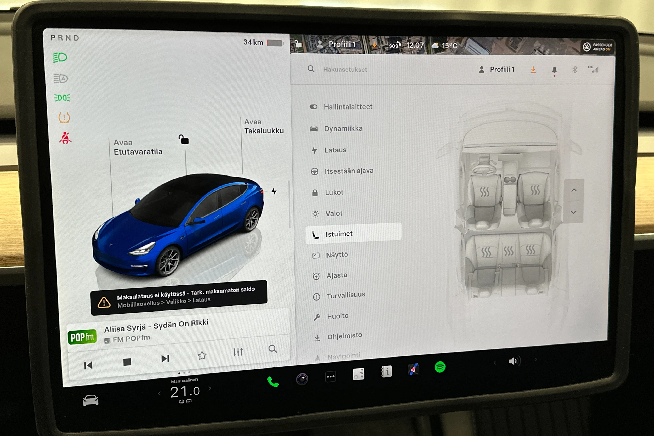 sininen Tesla Model 3 2022 kuva 28.