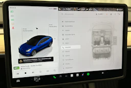 sininen Tesla Model 3 2022 kuva 28.