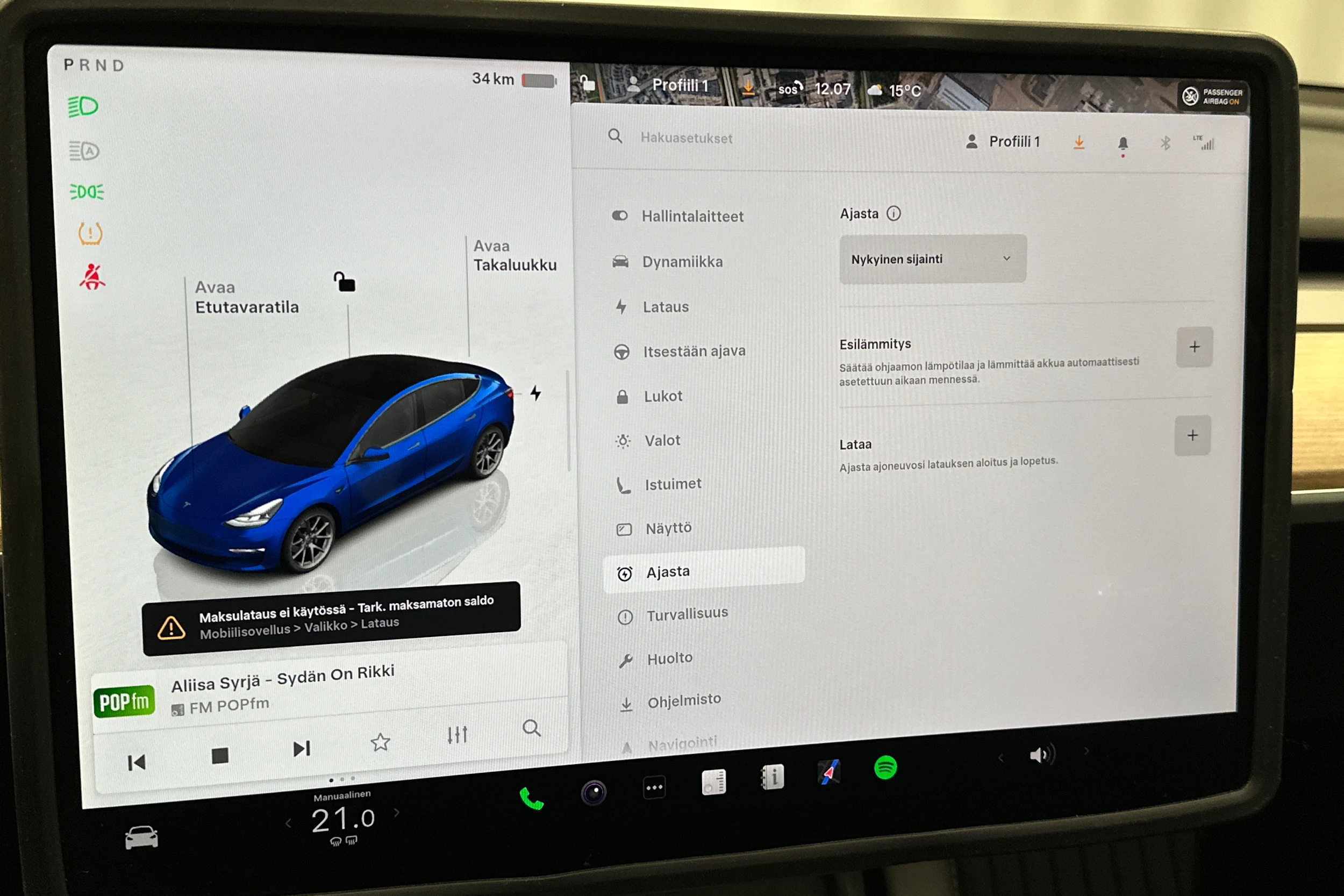 sininen Tesla Model 3 2022 kuva 29.