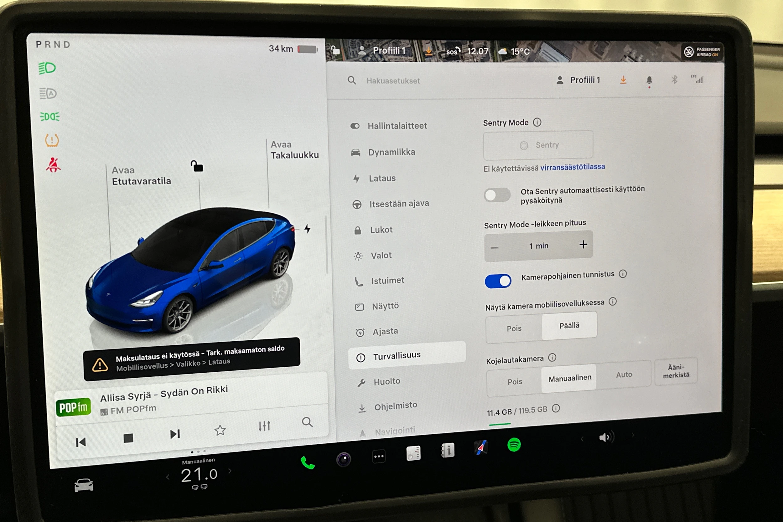 sininen Tesla Model 3 2022 kuva 30.