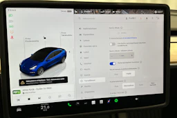 sininen Tesla Model 3 2022 kuva 30.