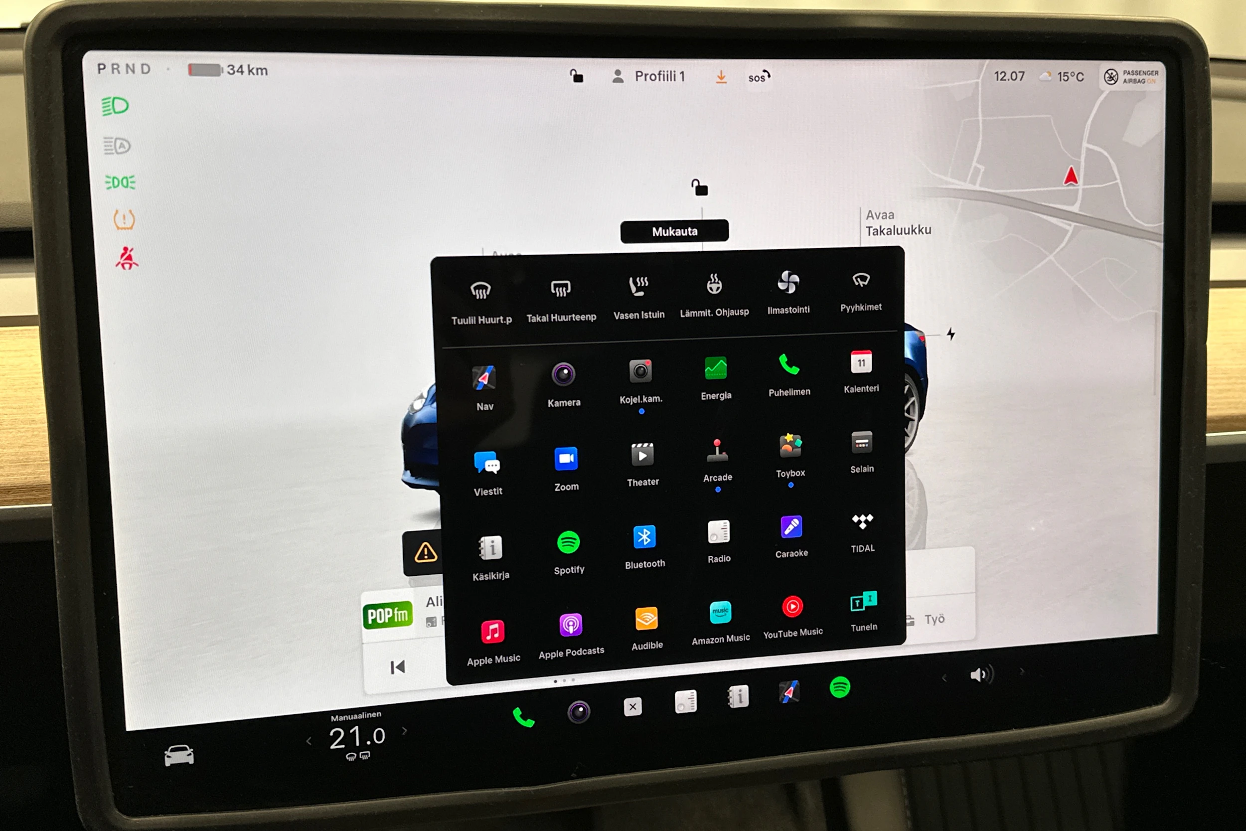 sininen Tesla Model 3 2022 kuva 31.