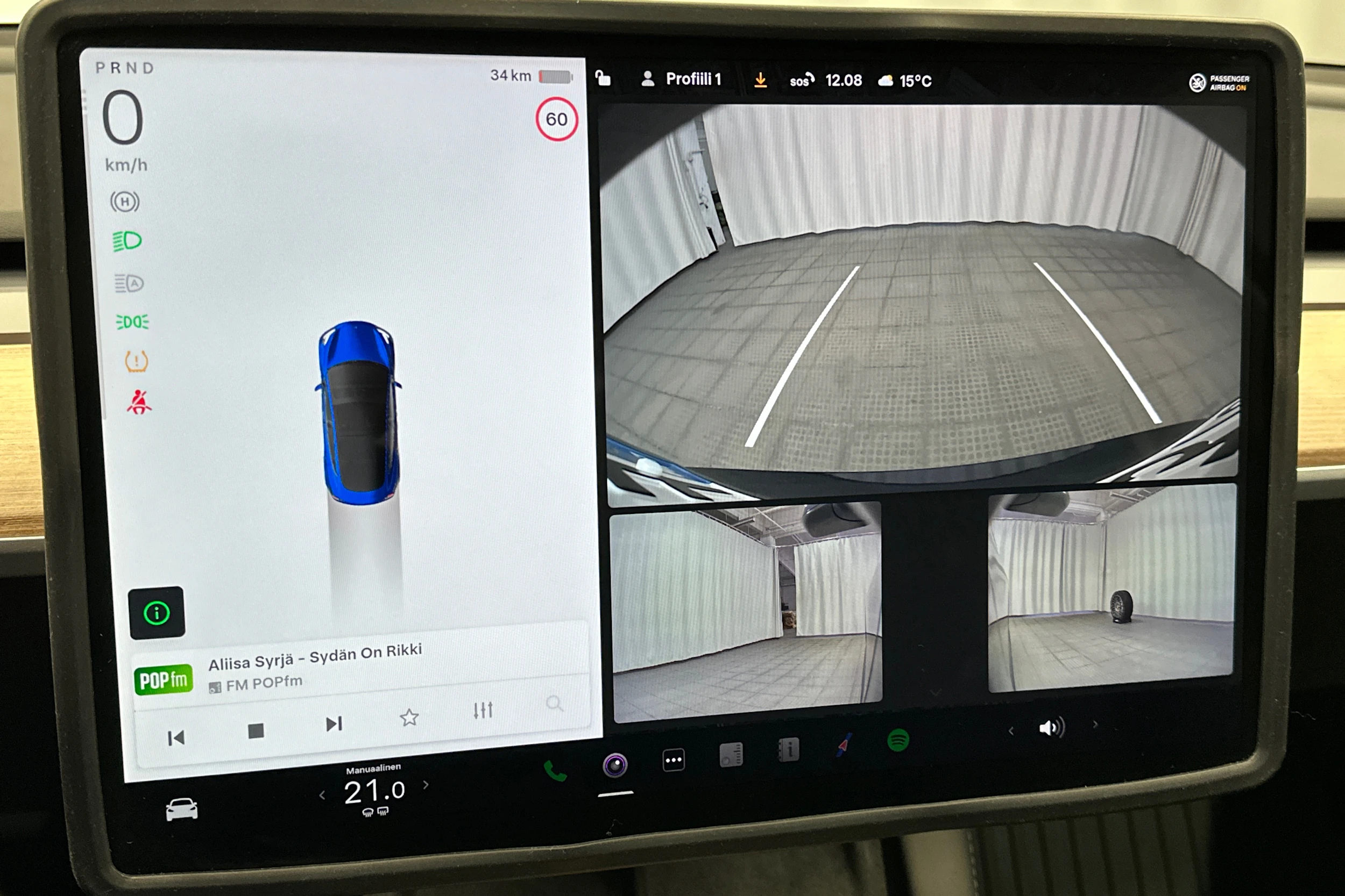 sininen Tesla Model 3 2022 kuva 34.