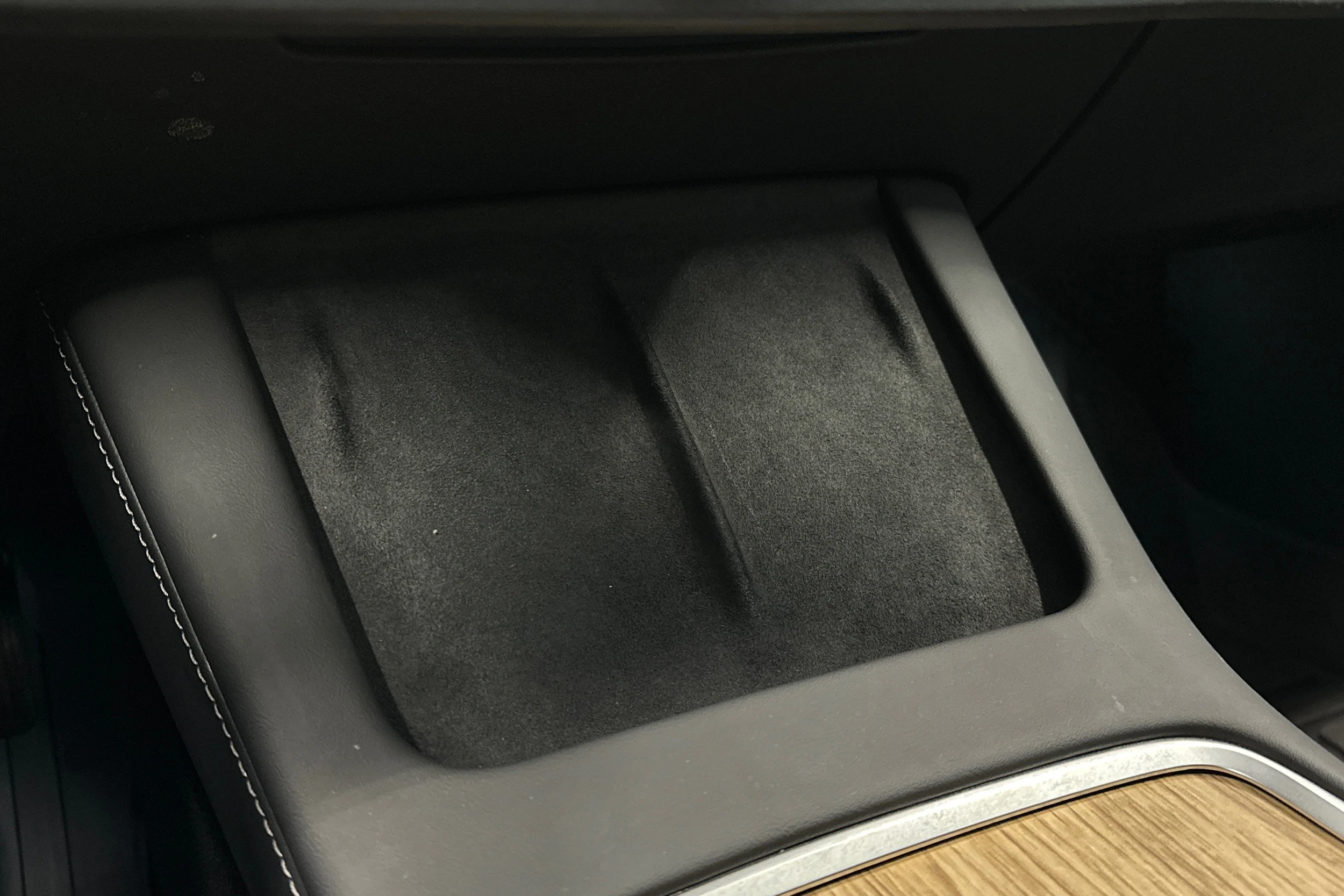 sininen Tesla Model 3 2022 kuva 36.