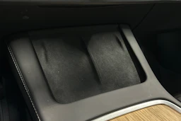 sininen Tesla Model 3 2022 kuva 36.