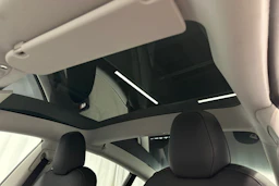 sininen Tesla Model 3 2022 kuva 37.