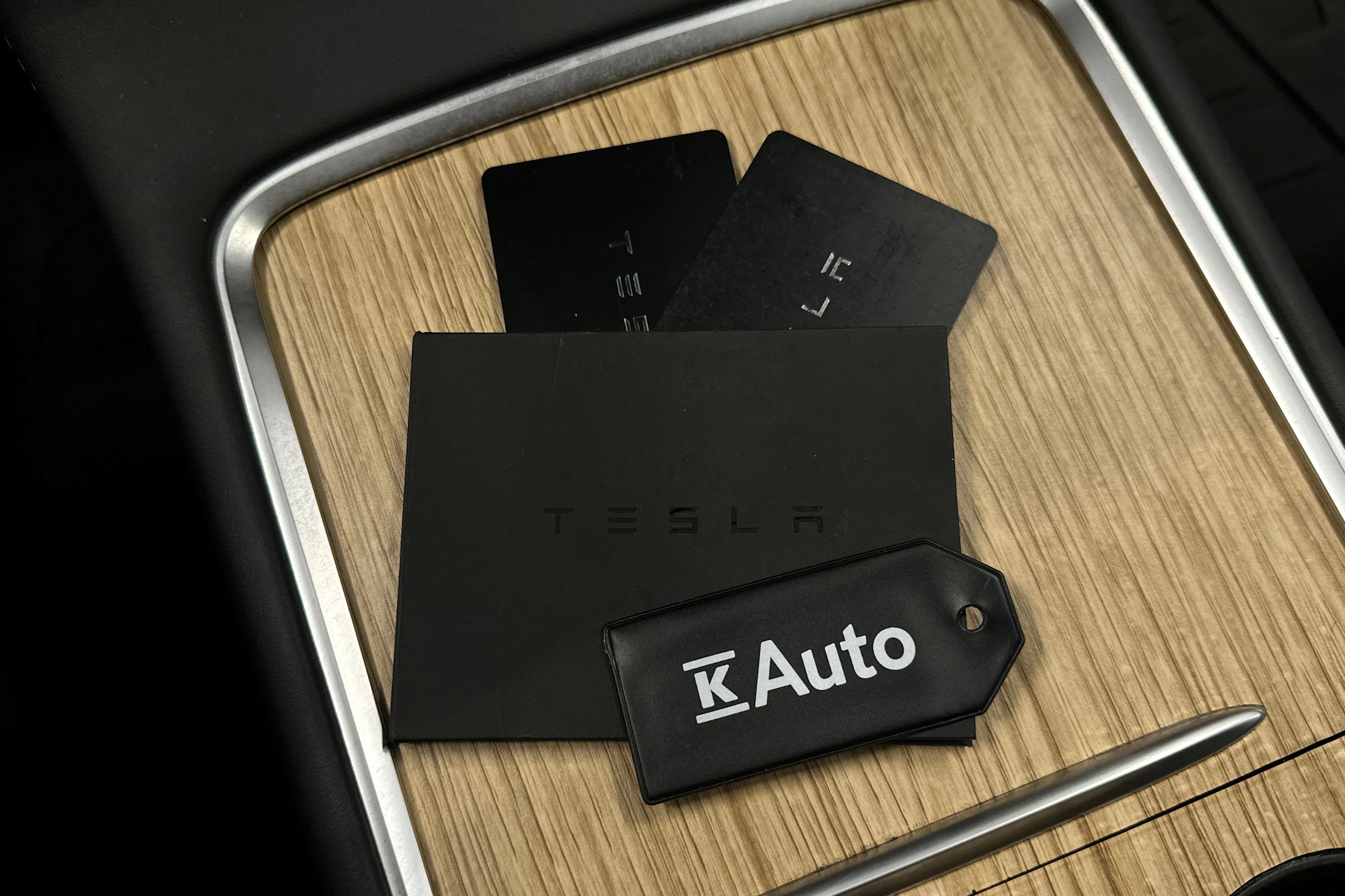 sininen Tesla Model 3 2022 kuva 38.