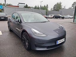 harmaa Tesla Model 3 2022 kuva 1.