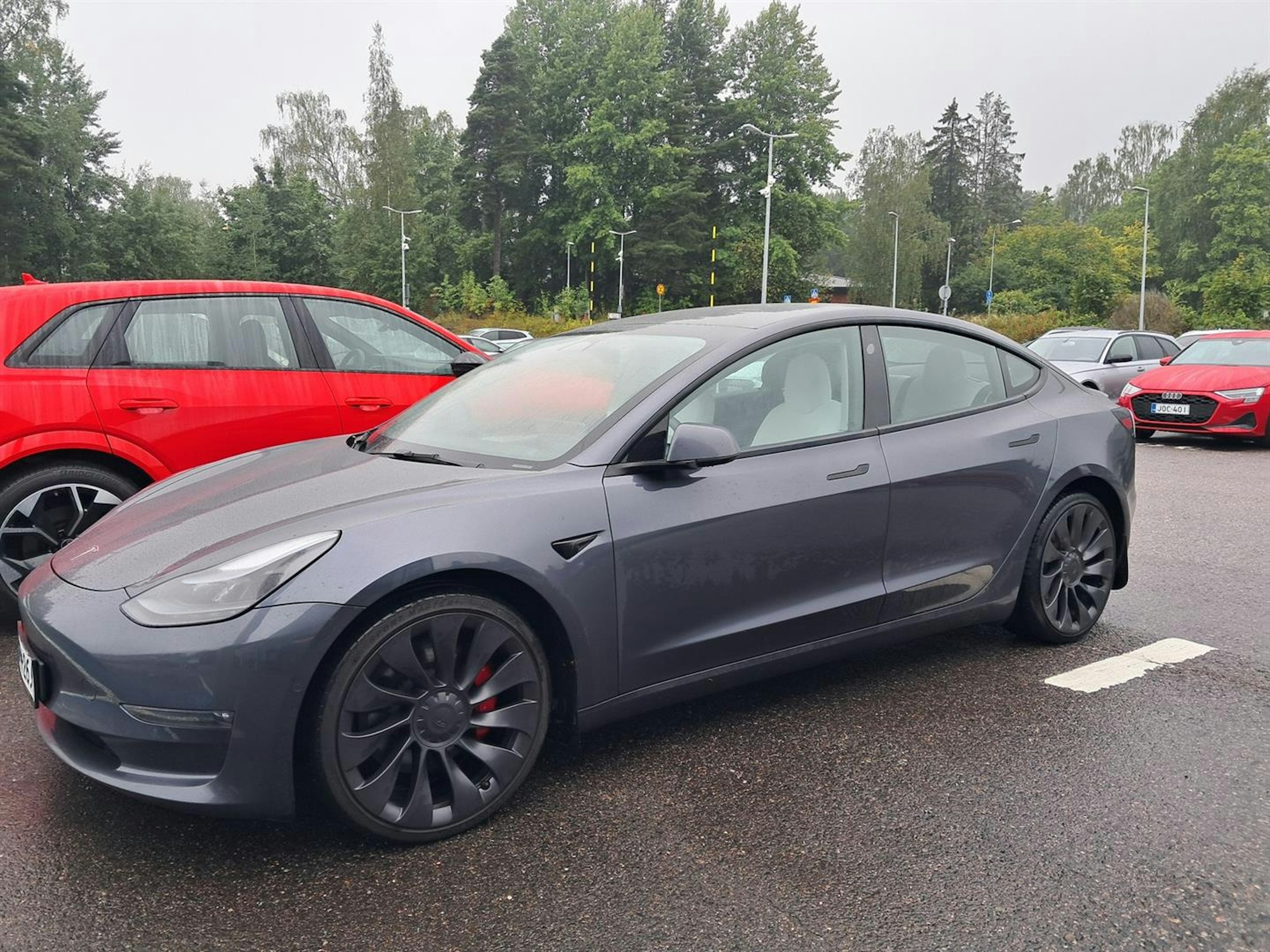 harmaa Tesla Model 3 2022 kuva 2.