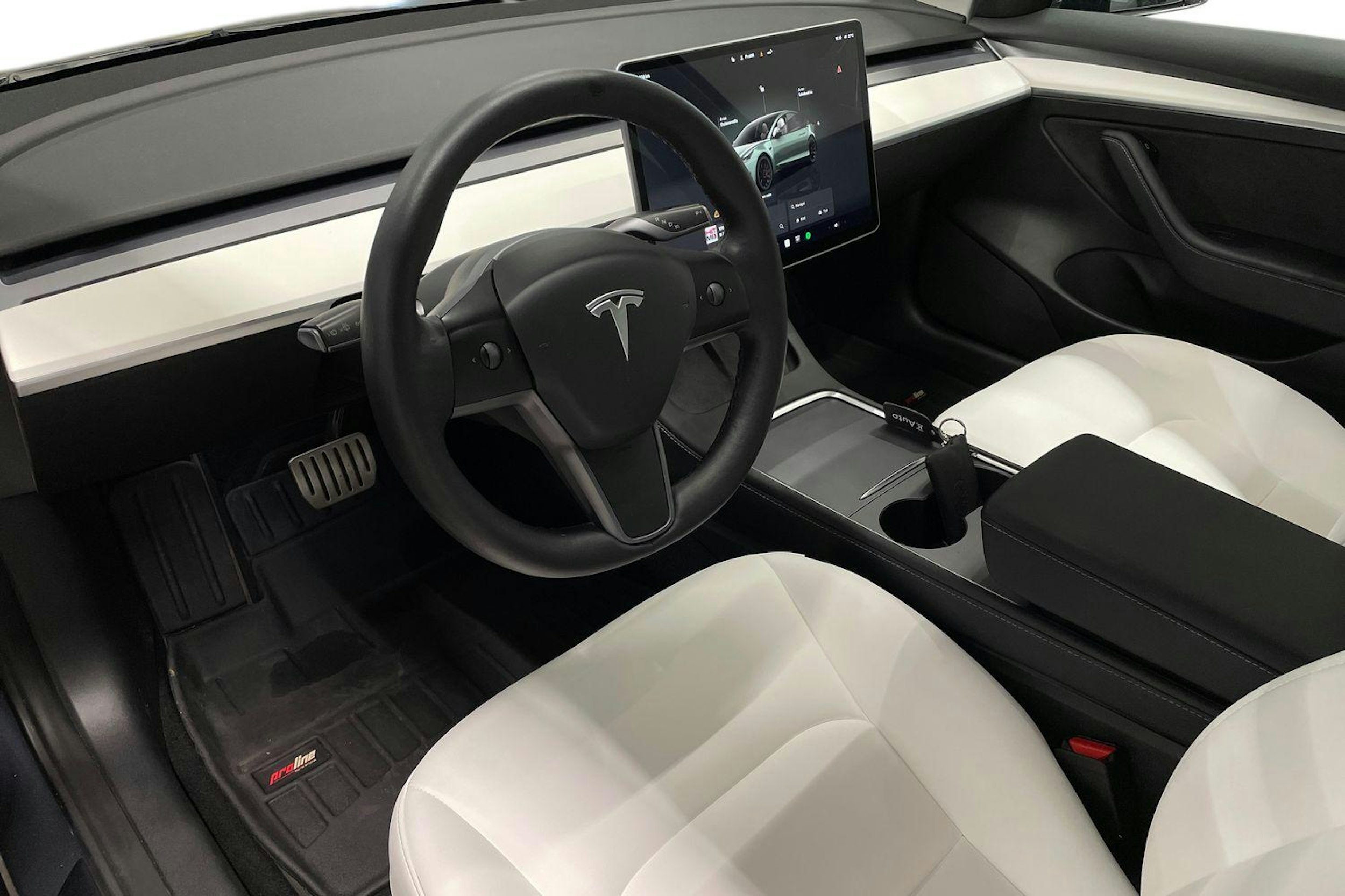 harmaa Tesla Model 3 2022 kuva 7.