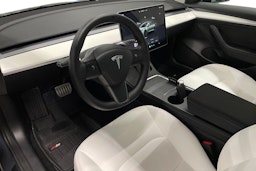 harmaa Tesla Model 3 2022 kuva 7.