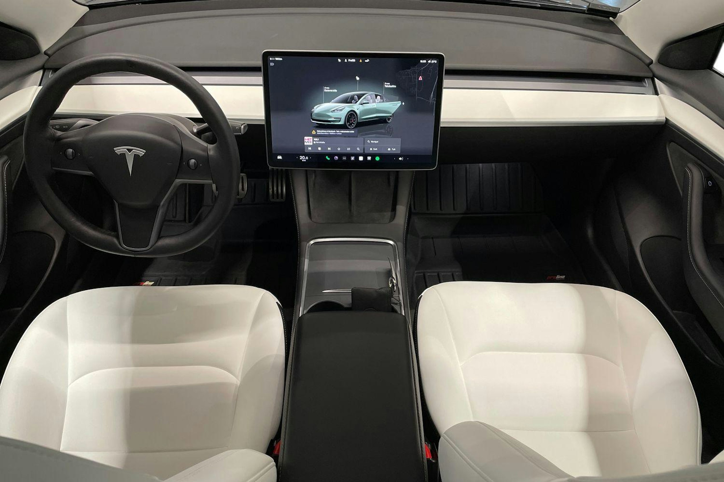 harmaa Tesla Model 3 2022 kuva 9.