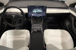 harmaa Tesla Model 3 2022 kuva 9.