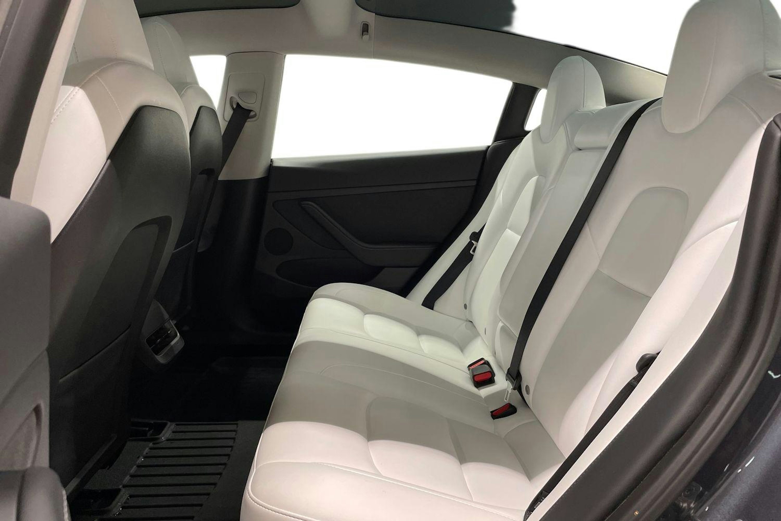 harmaa Tesla Model 3 2022 kuva 10.
