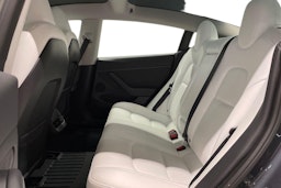 harmaa Tesla Model 3 2022 kuva 10.