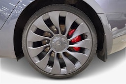 harmaa Tesla Model 3 2022 kuva 11.