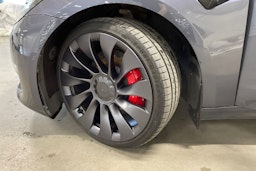 harmaa Tesla Model 3 2022 kuva 13.