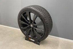 harmaa Tesla Model 3 2022 kuva 14.