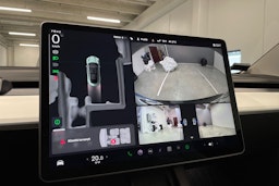 harmaa Tesla Model 3 2022 kuva 18.