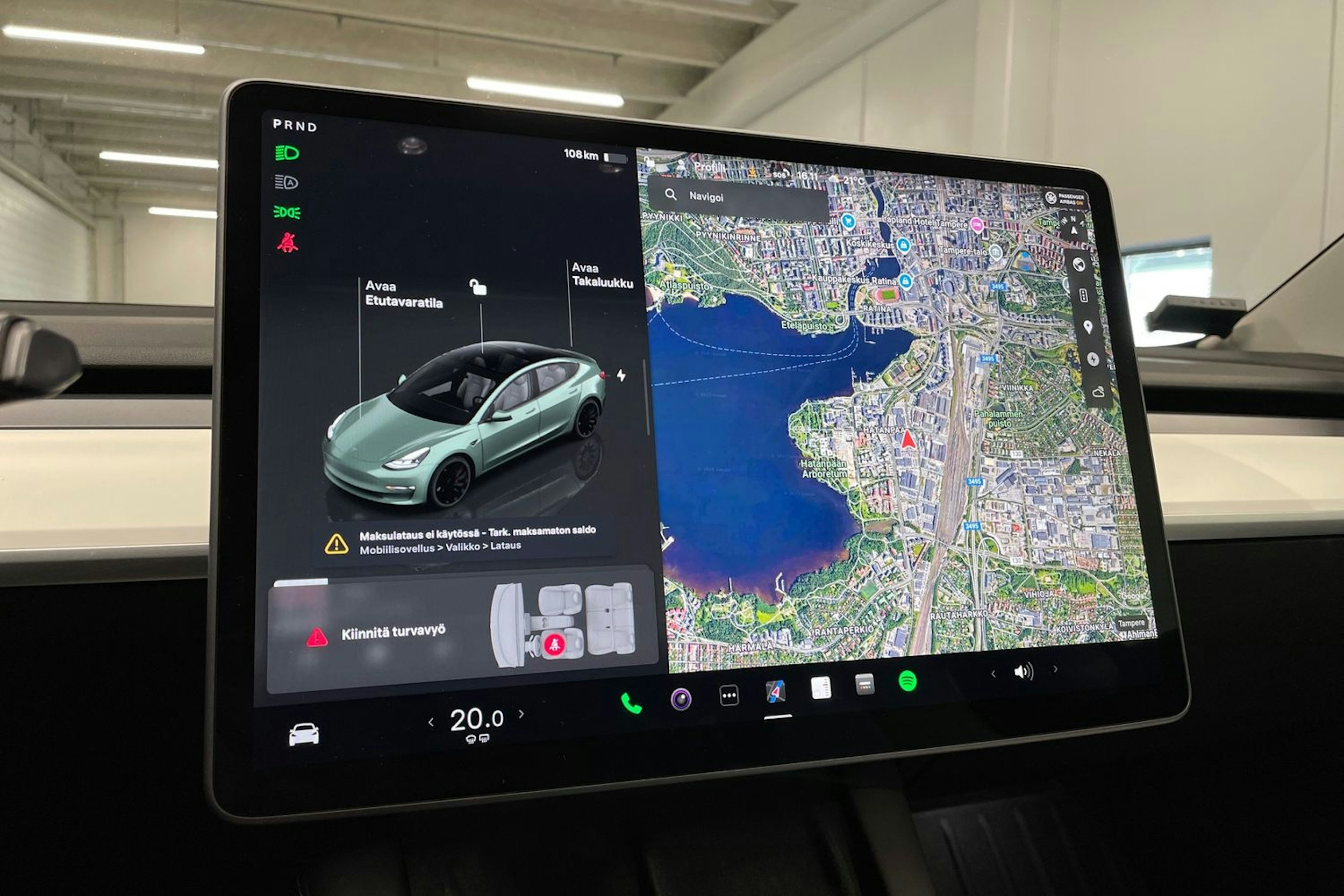 harmaa Tesla Model 3 2022 kuva 19.