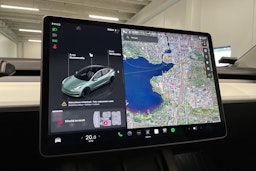 harmaa Tesla Model 3 2022 kuva 19.