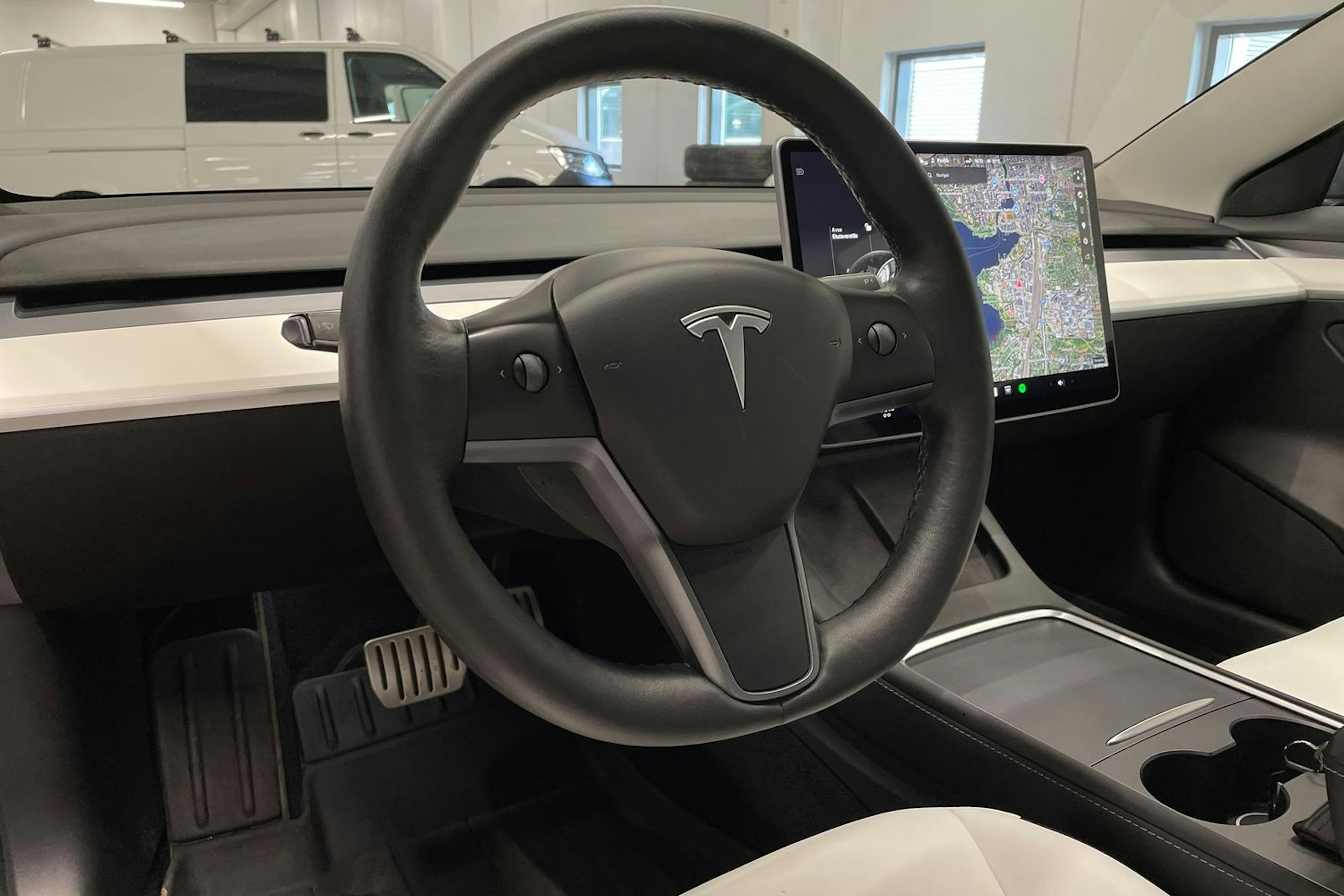 harmaa Tesla Model 3 2022 kuva 20.