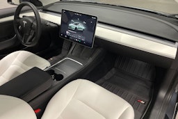 harmaa Tesla Model 3 2022 kuva 22.