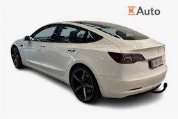 valkoinen Tesla Model 3 2022 kuva 2.