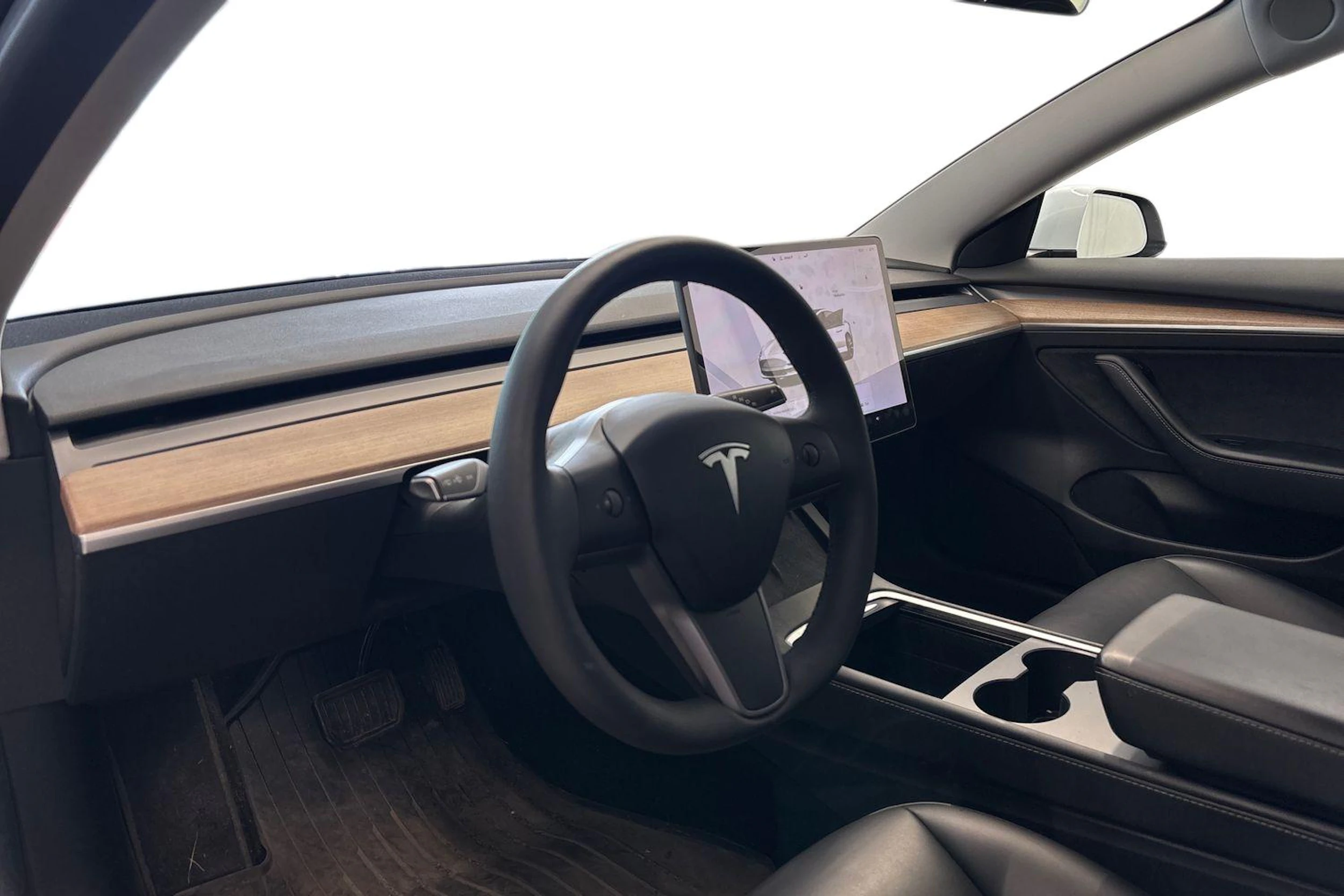 valkoinen Tesla Model 3 2022 kuva 3.